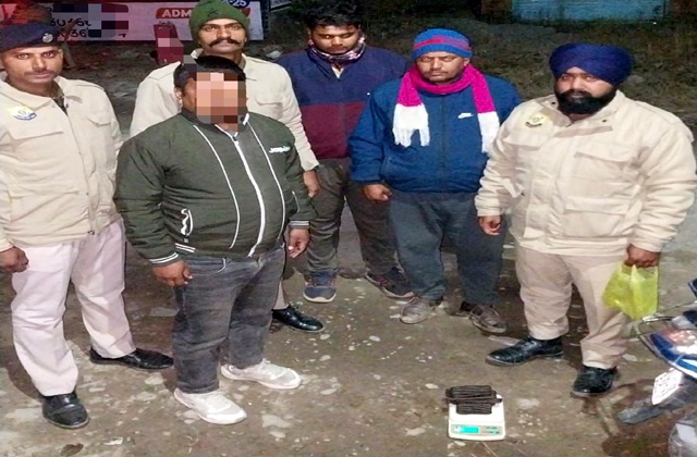 Sirmaur: पांवटा साहिब में उत्तराखंड का नशा तस्कर गिरफ्तार, 732 ग्राम चरस बरामद Sirmaur: पांवटा साहिब में उत्तराखंड का नशा तस्कर गिरफ्तार, 732 ग्राम चरस बरामद