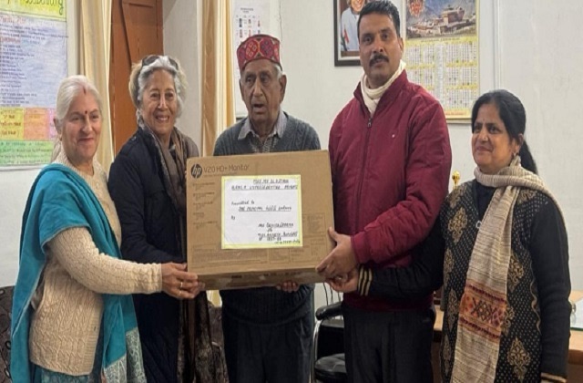 Kangra: पालमपुर के दरंग स्कूल को आधुनिक बनाने में पूर्व छात्रों का योगदान