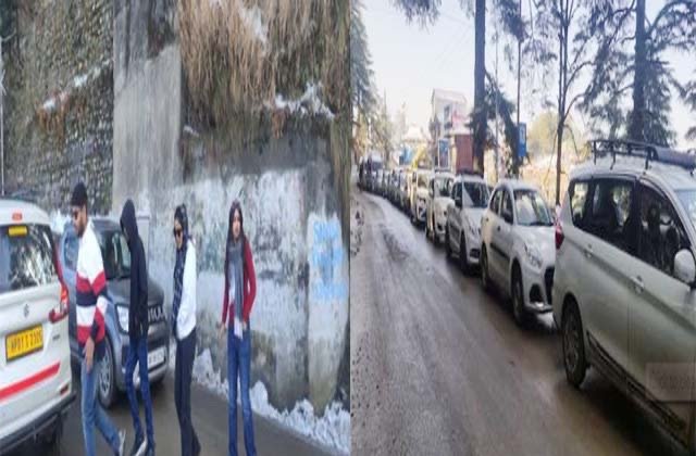 Shimla: कुफरी में पर्यटकों की भारी भीड़, व्हाइट क्रिसमस का मजा लेने पहुंचे सैलानी