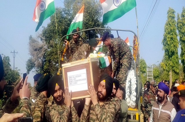 Himachal: बीटन गांव के सैनिक परमवीर को लेह में ड्यूटी के दौरान हुई शहादत पर भावभीनी श्रद्धांजलि