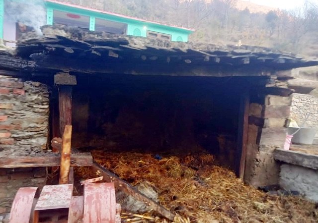 Chamba: सलूणी के अल्ला गांव में घास से भरे शेड में लगी आग, एक लाख का नुक्सान