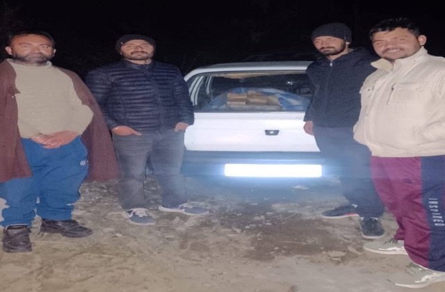 Himachal: कांडा वन क्षेत्र में अवैध देवदार लकड़ी की तस्करी: वन विभाग ने दो वाहन पकड़े