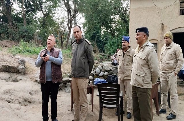 Kangra: रानीताल में बुजुर्ग महिला की संदिग्ध हत्या, बेटा और बहू फरार