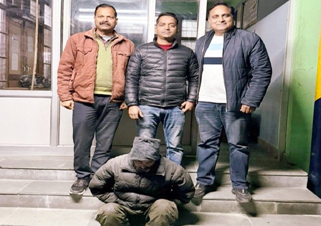 Mandi: 11 वर्षों से फरार उद्घोषित अपराधी गिरफ्तार, पुलिस ने बस स्टैंड पर दबोचा