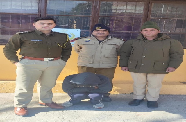 Kullu: पतलीकुहल पुलिस ने 802 ग्राम चरस बरामद की, आरोपी गिरफ्तार Kullu: पतलीकुहल पुलिस ने 802 ग्राम चरस बरामद की, आरोपी गिरफ्तार