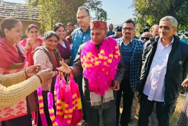 Kangra: विधायक किशोरी लाल ने मंधोल में सुनीं जन समस्याएं, विकास का दिया आश्वासन