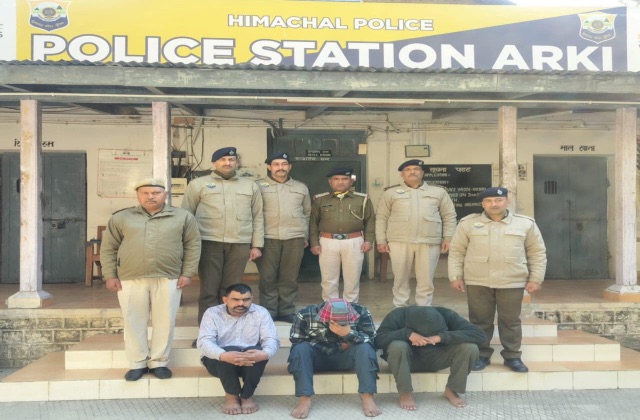 Solan: सोलन पुलिस ने नशे के खिलाफ बड़ी कार्रवाई, चिट्टा सप्लायर और 2 आरोपियों को गिरफ्तार Solan: सोलन पुलिस ने नशे के खिलाफ बड़ी कार्रवाई, चिट्टा सप्लायर और 2 आरोपियों को गिरफ्तार