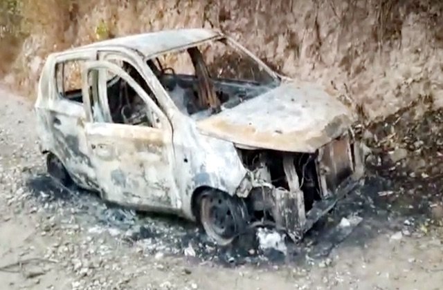 Solan: परवाणू में दर्दनाक हादसा: हाई वोल्टेज तार गिरने से कार में लगी आग, चालक ने कूदकर बचाई जान