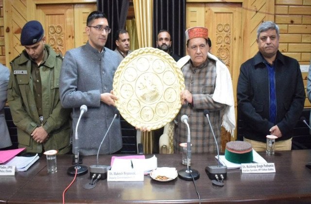Chamba: चंबा में जिला स्तरीय जन शिकायत निवारण समिति की बैठक आयोजित