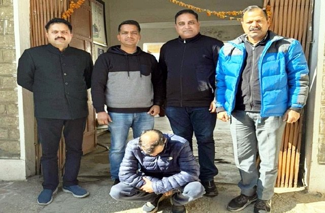 Mandi: मंडी पुलिस ने सड़क दुर्घटना मामले में उद्घोषित आरोपी को गिरफ्तार किया