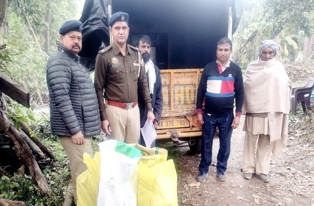 Sirmaur: पांवटा साहिब में हरियाणा का तस्कर पकड़ा गया: पुलिस ने बरामद की शराब की 8 पेटियां