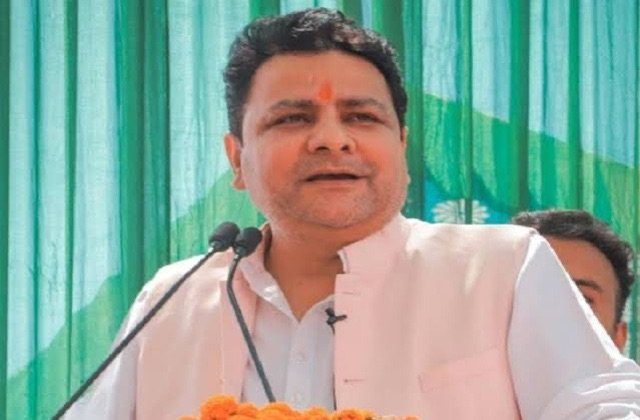 Kangra: सुधीर शर्मा का सीएम सुक्खू पर हमला: केंद्र के पैसे से उद्घाटन कर रहे हैं, प्रदेश सरकार के योगदान का कुछ नहीं