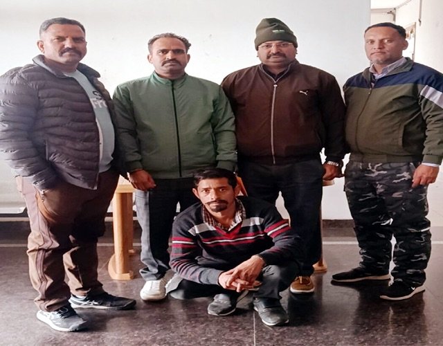Bilaspur: बिलासपुर पुलिस की विशेष अन्वेषण शाखा ने 13 महीने बाद अमृतसर से उद्घोषित अपराधी को गिरफ्तार किया