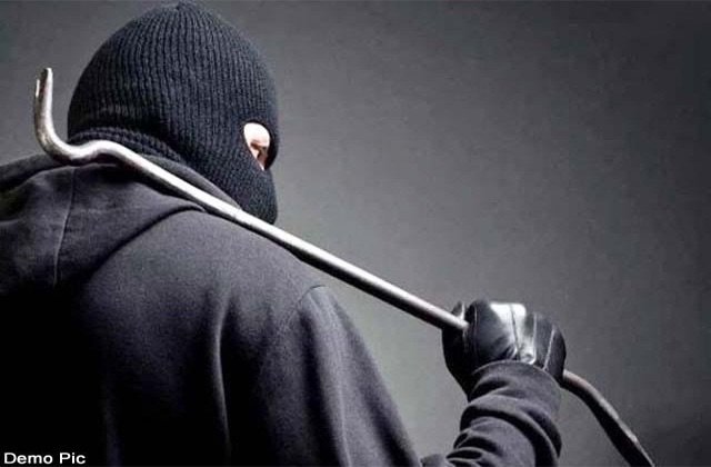 Kullu: भियाचक में दिन-दहाड़े चोरी: घर से सोने का मंगलसूत्र और ₹5000 नकद चोरी