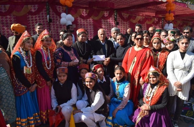Chamba: चंबा में हर्षोल्लास के साथ मनाया गया ज़िला स्तरीय गणतंत्र दिवस समारोह