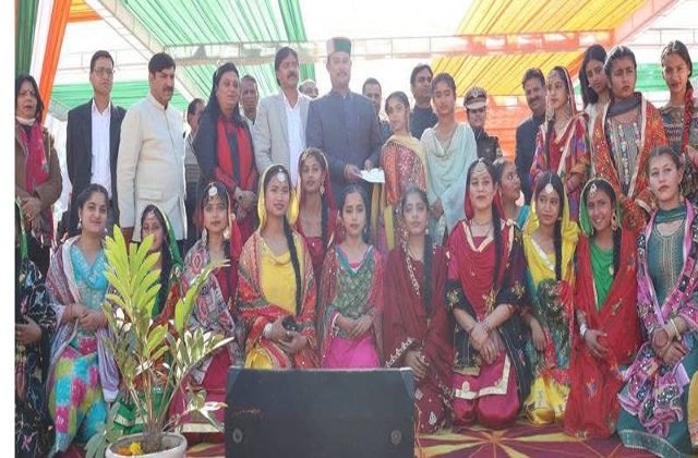 Kangra: गणतंत्र दिवस पर मंत्री यादविंद्र गोमा ने फहराया राष्ट्रीय ध्वज, मुख्यमंत्री खेल प्रोत्साहन योजना से कांगड़ा में खेल मैदानों का निर्माण