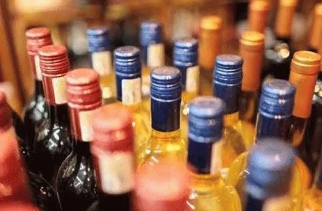 Mandi: पुलिस ने बीएसएल थाना के पास 36 बोतलें देसी शराब के साथ युवक को पकड़ा