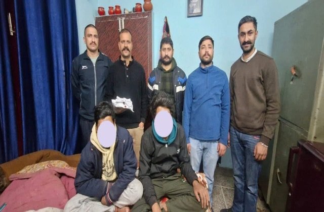 Sirmaur: सिरमौर में पुलिस ने बरामद किया चिट्टा, आरोपियों के घर से नकदी और अपशब्दों के चौंकाने वाले मामले का खुलासा