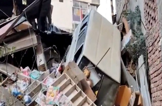 Himachal: चिंतपूर्णी मंदिर के पास स्कॉर्पियो अनियंत्रित होकर दुकानों में घुसी, भारी नुकसान