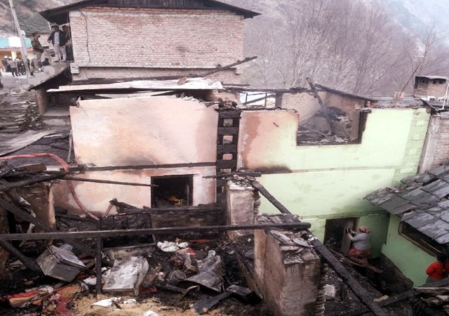 Chamba: भरमौर और होली के चन्हौता में भीषण आग से चार घर राख, लाखों का नुकसान