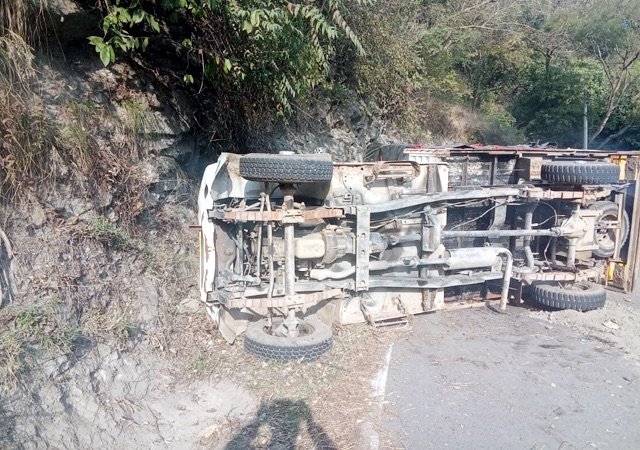 Bilaspur: शाहतलाई में बड़ा हादसा! बाबा बालक नाथ के दर्शन कर लौट रहे श्रद्धालुओं की पिकअप पलटी, 9 घायल