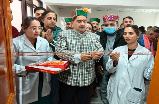 Kangra: उपमुख्य सचेतक ने शाहपुर अस्पताल में ऑपरेशन थियेटर का लोकार्पण किया, नए भवन के निर्माण कार्य की शीघ्र पूर्णता की दी जानकारी