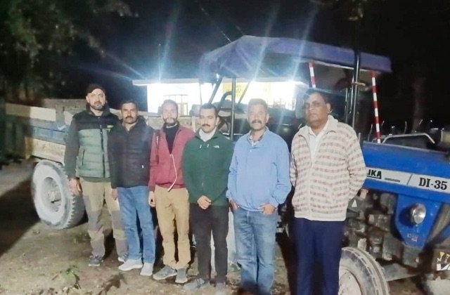 Sirmaur: यमुना और गिरि नदी में अवैध खनन पर वन विभाग की बड़ी कार्रवाई, 11 ट्रैक्टर जब्त, भारी जुर्माना
