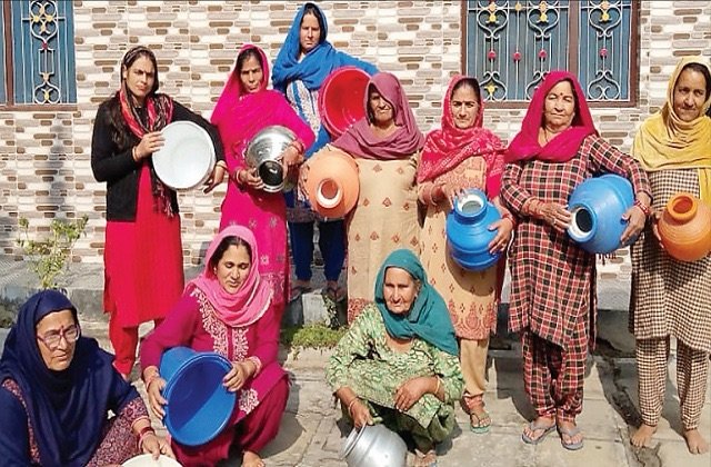 Bilaspur: जबलू क्षेत्र में पानी संकट: ग्रामीणों को झेलनी पड़ रही भारी मुश्किलें, प्रशासन से जल्द समाधान की मांग