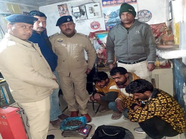 Himachal: तुनुहट्टी पुलिस ने पिकअप जीप से 986 ग्राम चरस बरामद की, तीन युवक गिरफ्तार