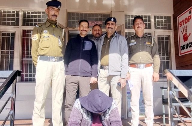 Kangra: कांगड़ा पुलिस की बड़ी कार्रवाई: गग्गल में 6.96 ग्राम चिट्टे के साथ तस्कर गिरफ्तार