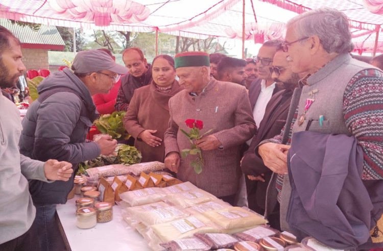 Kangra: किसानों की समृद्धि सरकार की प्राथमिकता, बैजनाथ में भव्य किसान गोष्ठी आयोजित