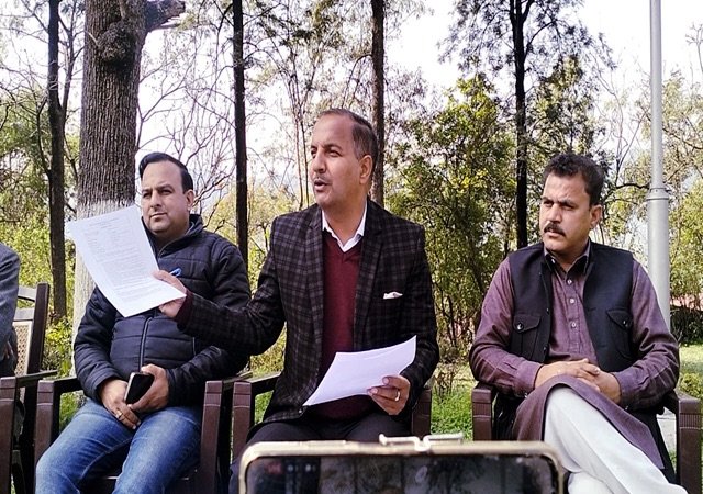 Bilaspur: हिमाचल सरकार पर विधायक त्रिलोक जम्वाल का बड़ा आरोप, बोले- खजाना खाली, केंद्र की राशि भी ट्रेजरी में स्थानांतरित