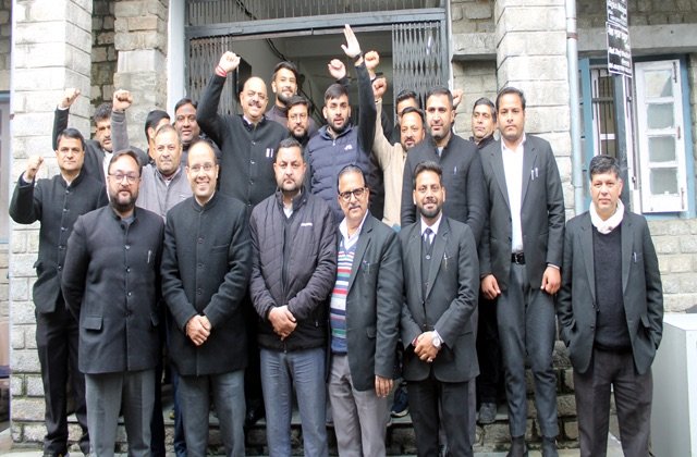 Chamba: केंद्र सरकार के नए अधिवक्ता संशोधन विधेयक के विरोध में चम्बा बार एसोसिएशन का जोरदार प्रदर्शन