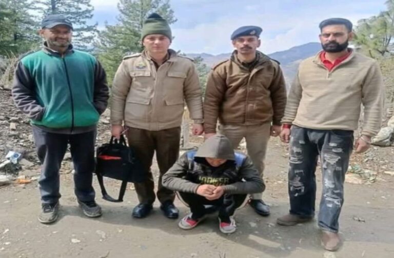 Himachal: ठियोग पुलिस ने दहन घाटी में नाके के दौरान युवक को चिट्टे के साथ पकड़ा