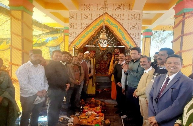 Kangra: पूर्व मंत्री जी.एस बाली की याद में एचआरटीसी कार्यशाला में बना मंदिर, आर.एस बाली ने किया प्राण प्रतिष्ठा में सहभाग