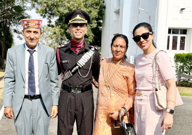 Kangra: कांगड़ा के डॉ. लवदीप सिंह पठानिया बने भारतीय सेना में लेफ्टिनेंट, तीन पीढ़ियों की सेवा पर गर्व