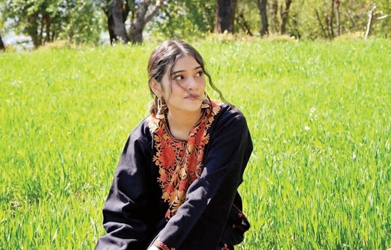 Kangra: धर्मशाला में दिखी वायरल गर्ल महवश, युजवेंद्र चहल संग पंजाब किंग्स के अभ्यास सत्र में आई नजर