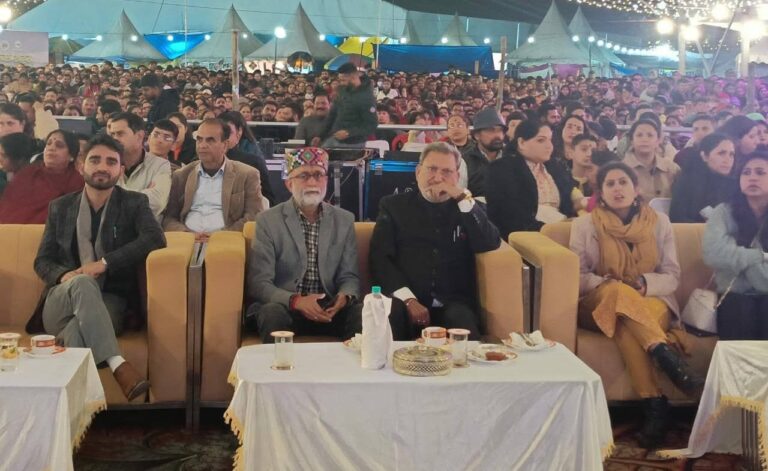 Kangra: राज्य स्तरीय होली उत्सव: सांस्कृतिक संध्या में झलकी हिमाचली परंपरा
