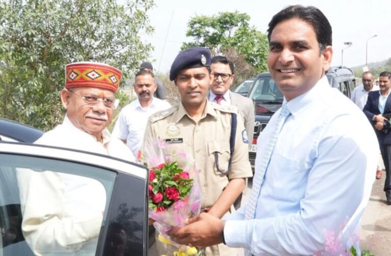 Kangra: मां ज्वालाजी के दरबार पहुंचे राज्यपाल शिव प्रताप शुक्ल, प्रदेशवासियों के लिए की सुख-समृद्धि की प्रार्थना