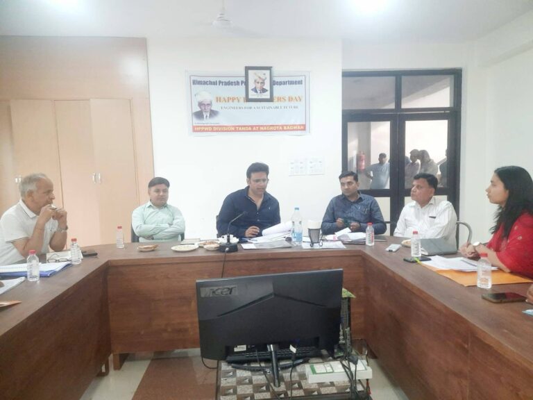 Kangra: नगरोटा के गांवों में सड़कों का होगा विस्तार, RS बाली ने दिए गुणवत्ता पर विशेष जोर देने के निर्देश