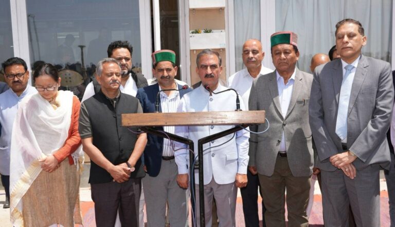 Himachal: पहलगाम आतंकी हमले में शहीदों को हिमाचल ने दी श्रद्धांजलि, सचिवालय में रखा गया दो मिनट का मौन