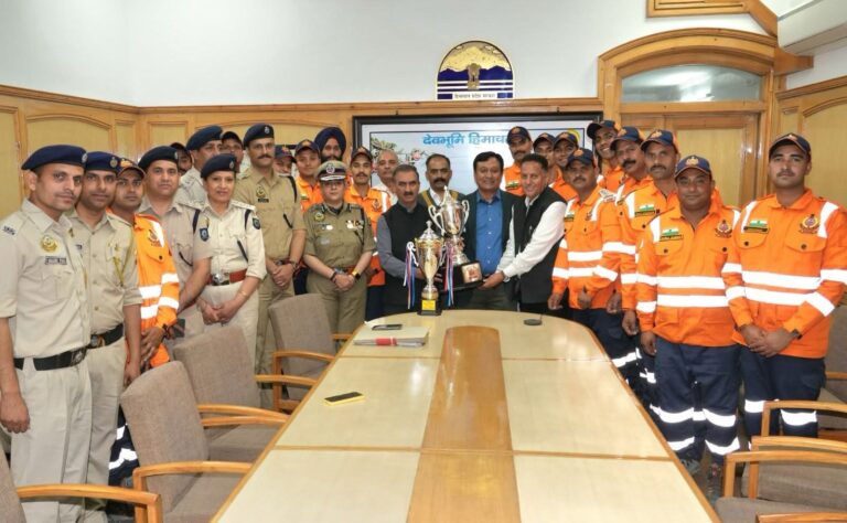Himachal: मुख्यमंत्री ने एसडीआरएफ को राष्ट्रीय प्रतियोगिता में शानदार जीत पर दी बधाई, बचाव कार्यों को और मजबूत करने के निर्देश