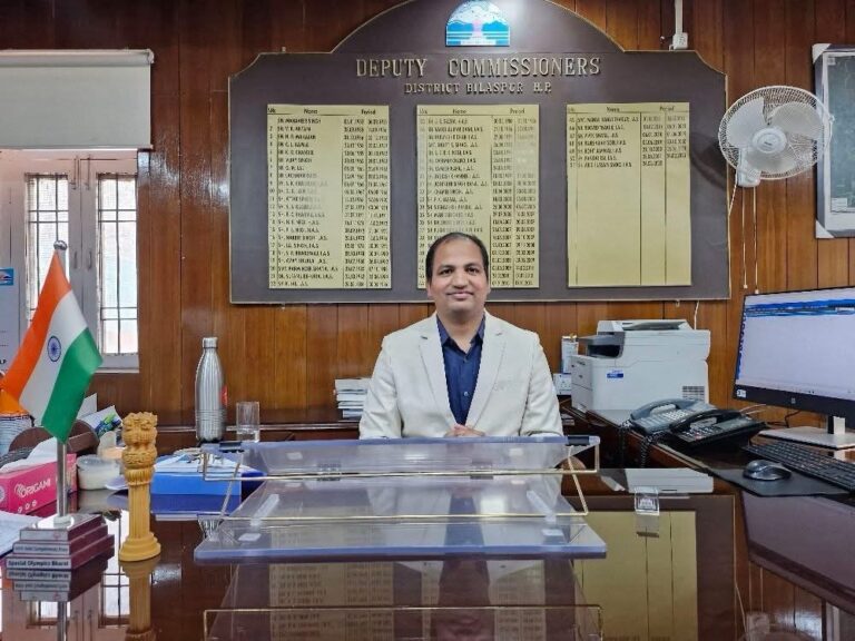 Bilaspur: बिलासपुर में राहुल कुमार ने संभाला उपायुक्त का कार्यभार, राष्ट्रपति पुरस्कार से सम्मानित अधिकारी से विकास की नई उम्मीदें