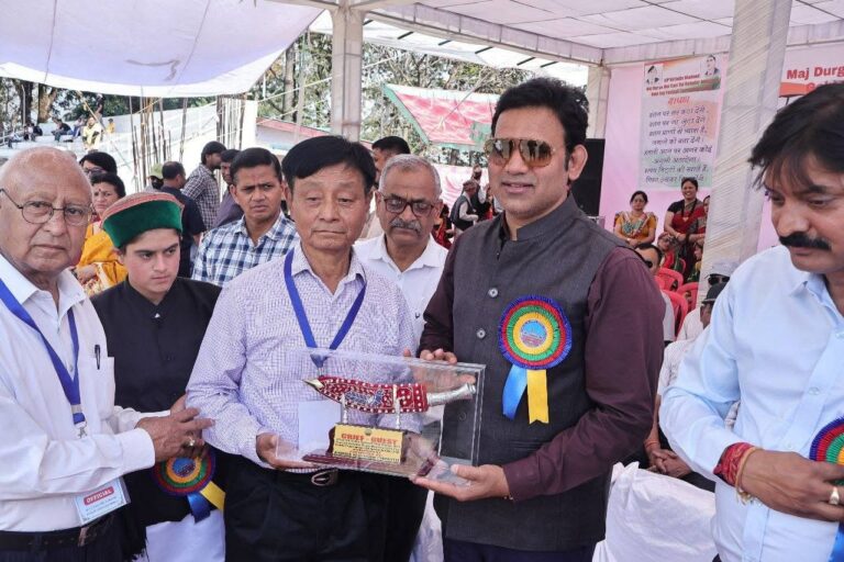 Kangra: धर्मशाला बनेगा अंतरराष्ट्रीय स्तर की स्पोर्ट्स सिटी, मेजर दुर्गा मल-कैप्टन दल बहादुर फुटबॉल टूर्नामेंट का शानदार आगाज