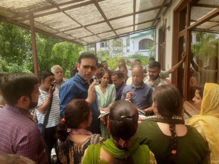 Kangra: हिमाचल के अनछुए पर्यटन स्थल अब होंगे सड़क से जुड़े: आरएस बाली