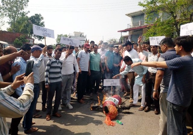 Kangra: पहलगाम नरसंहार पर कांगड़ा में फूटा गुस्सा, लंज में निकाली गई जोरदार रैली