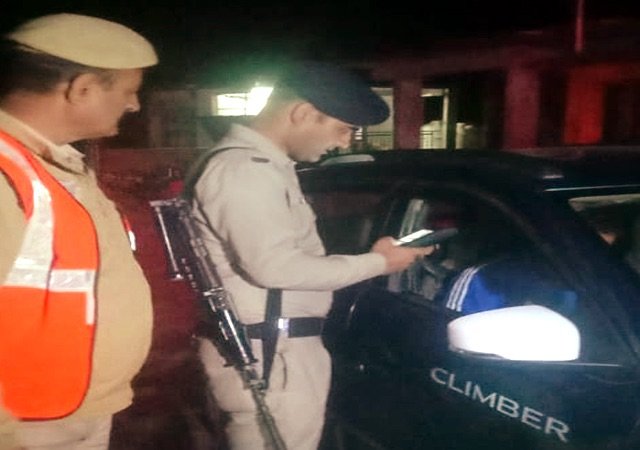 Sirmaur: शराब पीकर गाड़ी चलाने वालों पर सिरमौर पुलिस की कड़ी कार्रवाई, 162 चालान और 25 गिरफ्तार