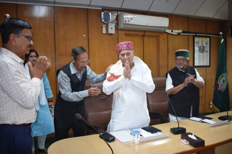 Kangra: पालमपुर में हिमाचल टी बोर्ड की अहम बैठक, कृषि मंत्री ने चाय उद्योग को दी राहत की उम्मीद