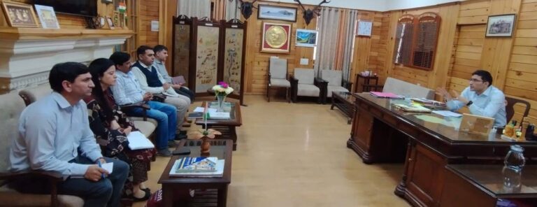 Chamba: चंबा में व्यवसायिक वाहनों में डस्टबिन लगाने को लेकर समीक्षा बैठक आयोजित