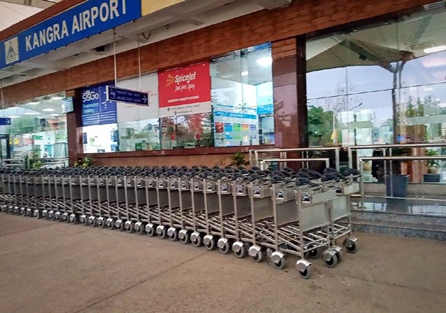 Kangra: पहलगाम आतंकी हमले के बाद गग्गल एयरपोर्ट 72 घंटे के लिए बंद, पर्यटक और कारोबारी परेशान